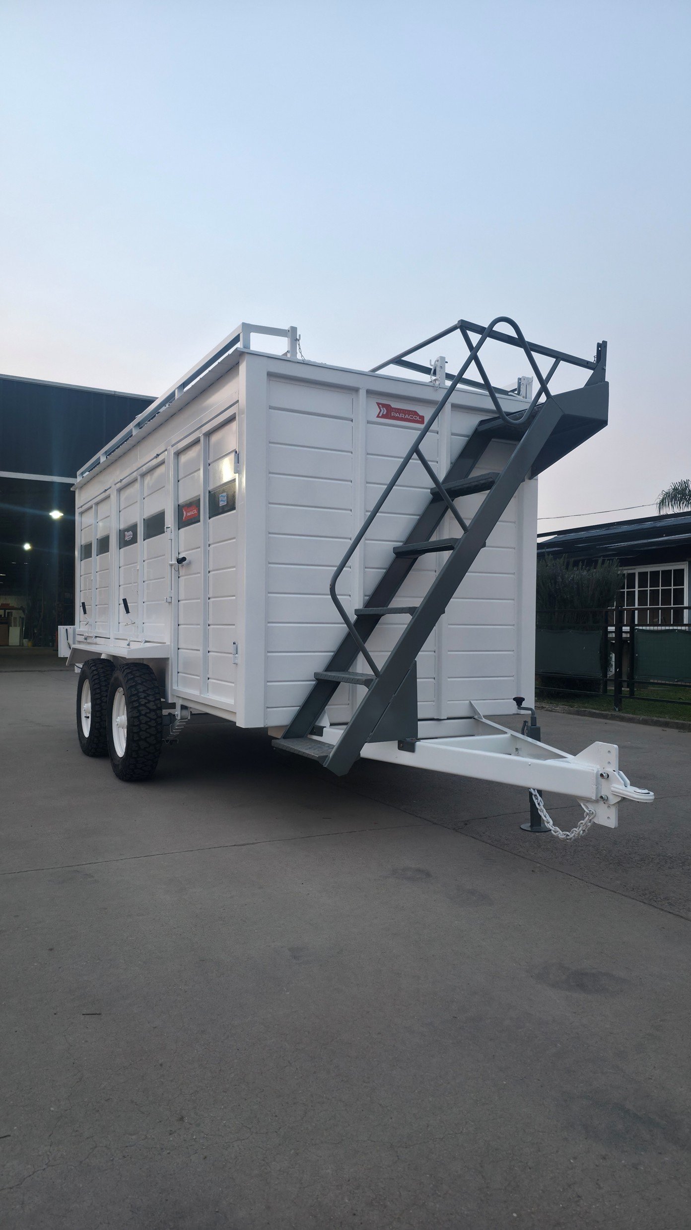 Trailer PARACOL TD450b abierto, vista exterior